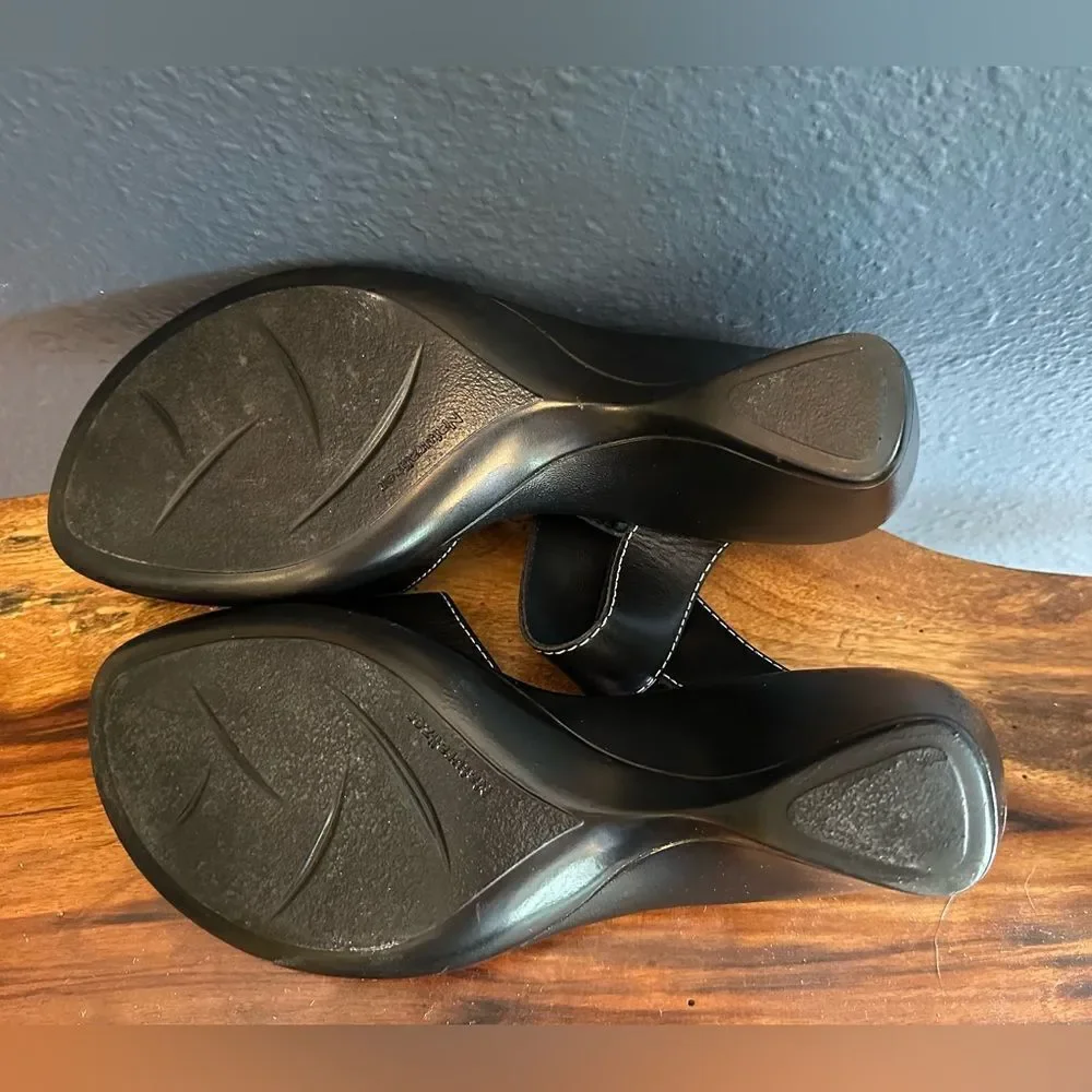 Naturalizer sandal, size 8 Wide - Picture 4 of 6